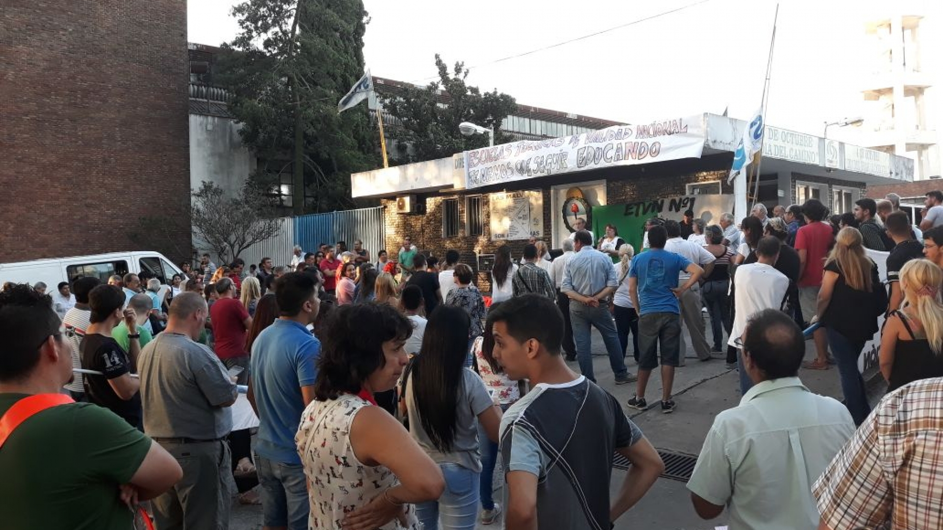 Todos somos docentes, alumnos y trabajadores en Vialidad Nacional